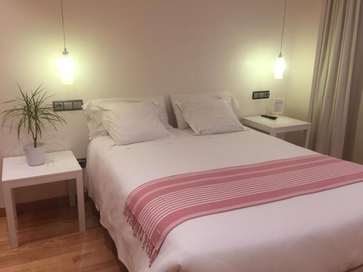 Hotel Nochendi Onís エクステリア 写真