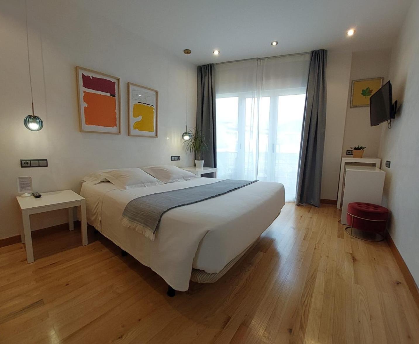 Hotel Nochendi Onís エクステリア 写真