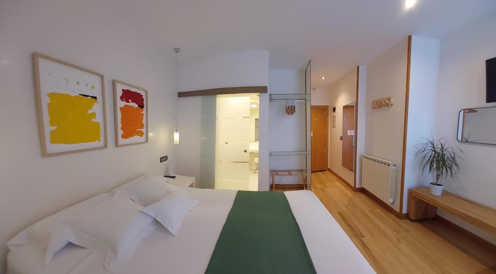 Hotel Nochendi Onís エクステリア 写真