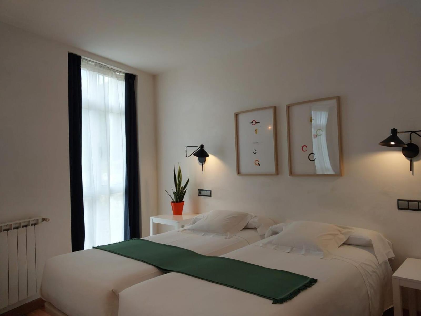 Hotel Nochendi Onís エクステリア 写真