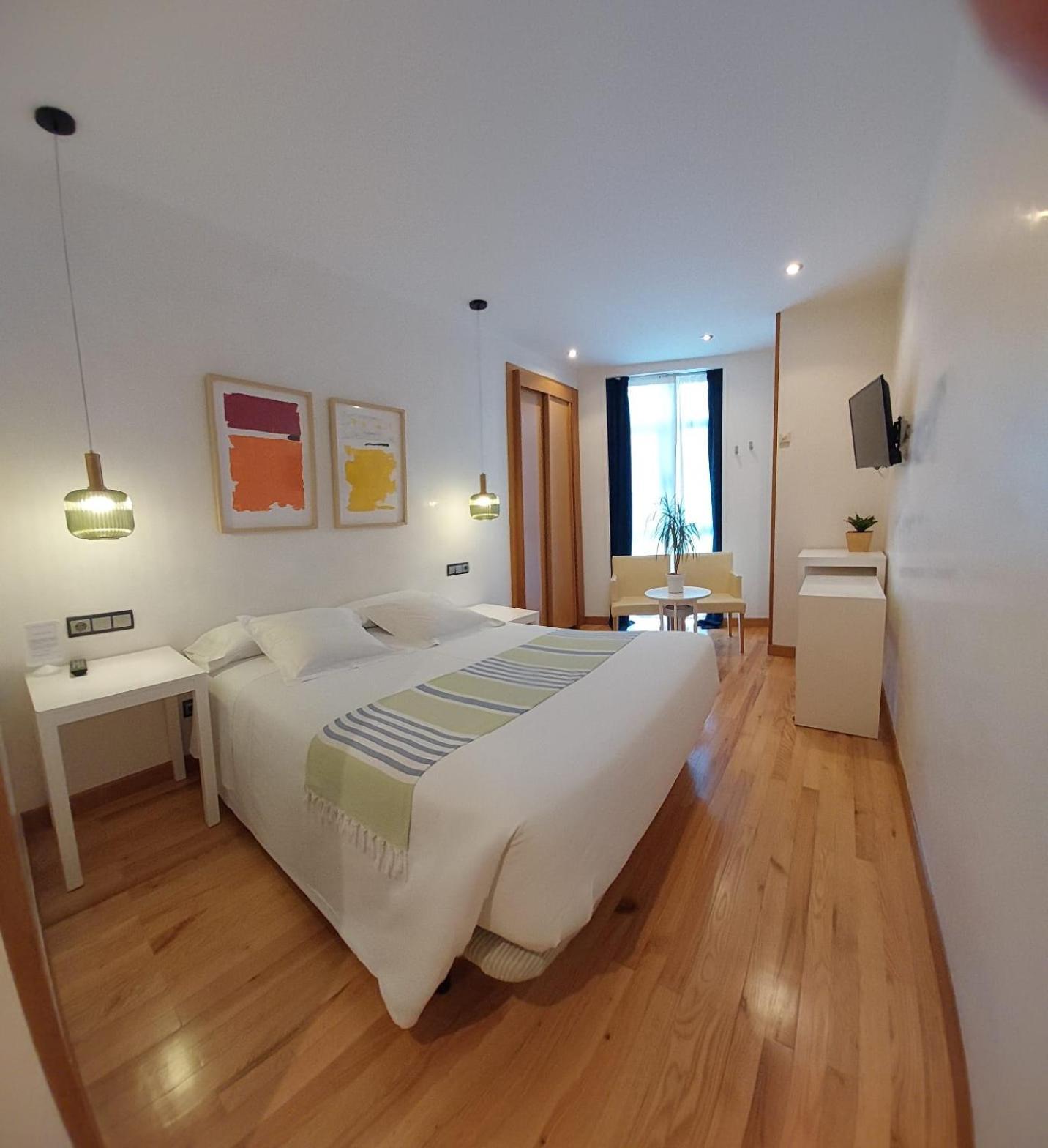 Hotel Nochendi Onís エクステリア 写真