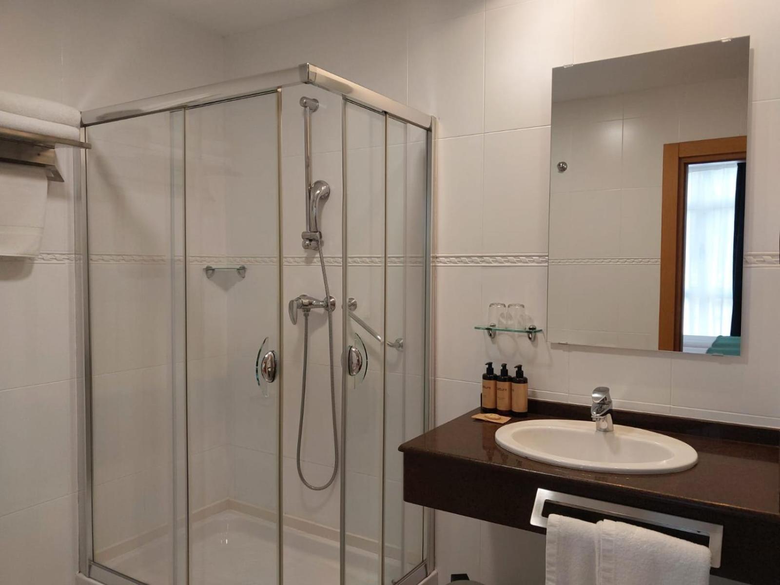 Hotel Nochendi Onís エクステリア 写真