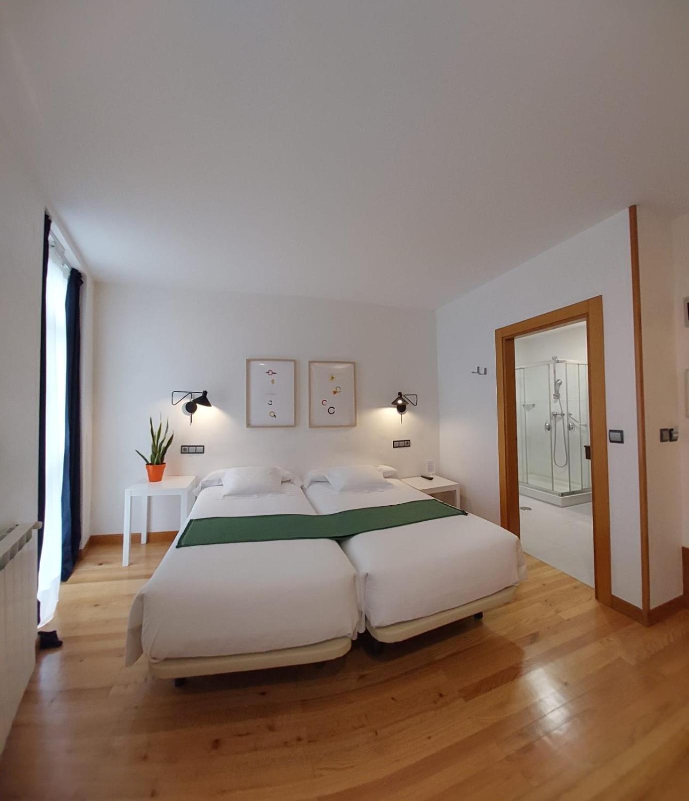 Hotel Nochendi Onís エクステリア 写真