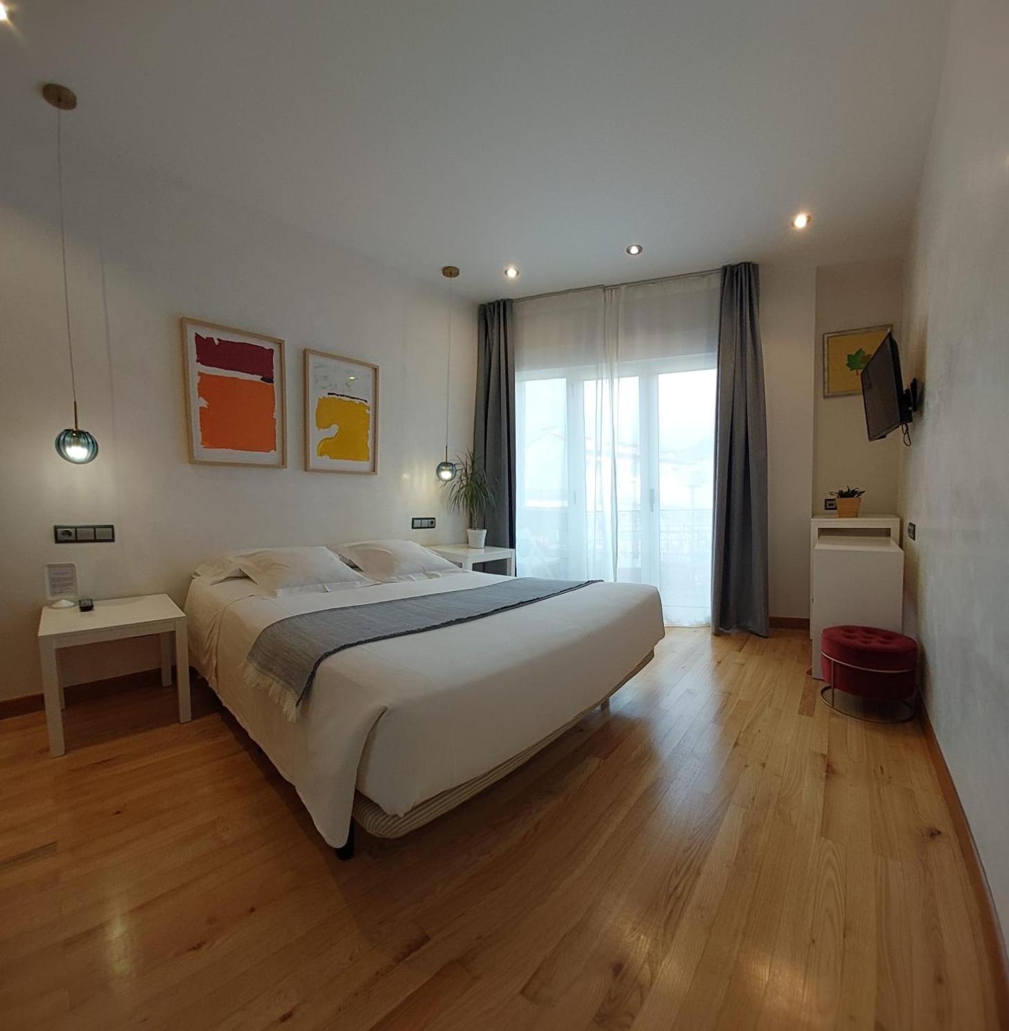 Hotel Nochendi Onís エクステリア 写真