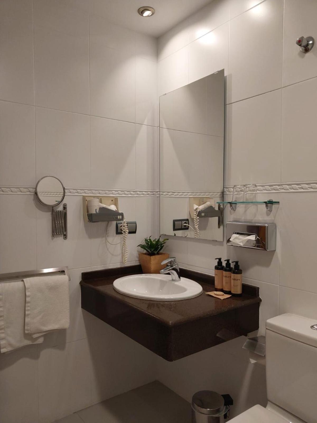Hotel Nochendi Onís エクステリア 写真