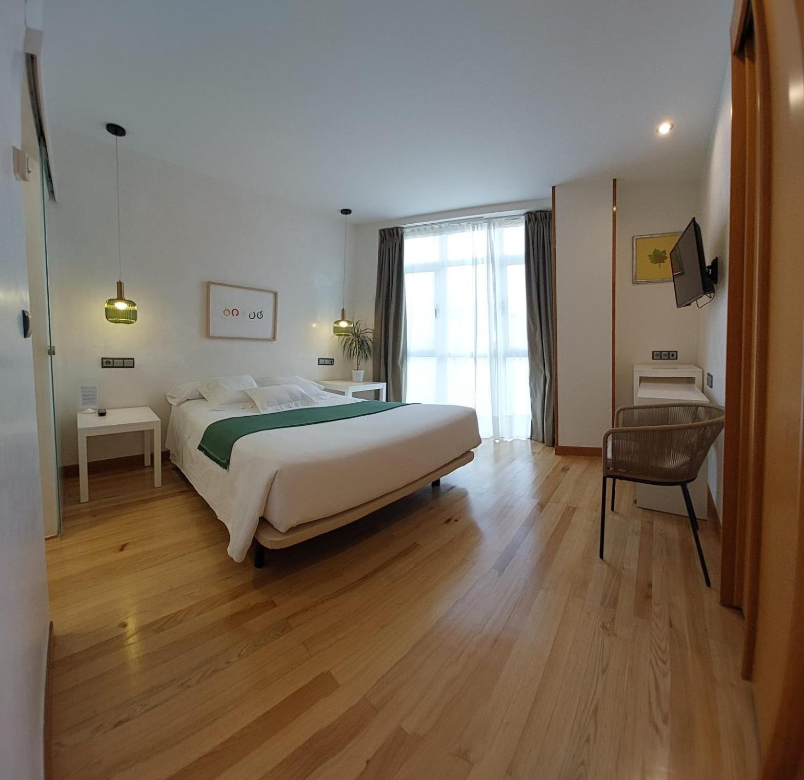 Hotel Nochendi Onís エクステリア 写真