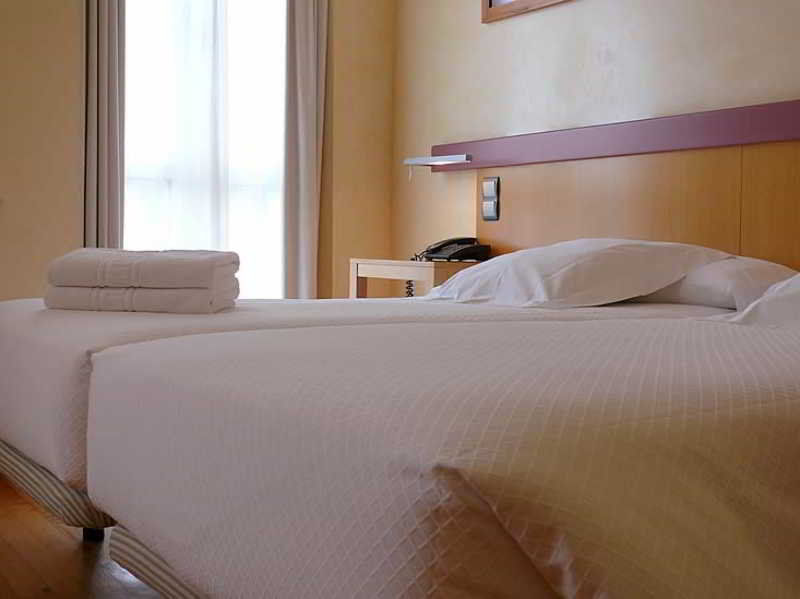 Hotel Nochendi Onís エクステリア 写真
