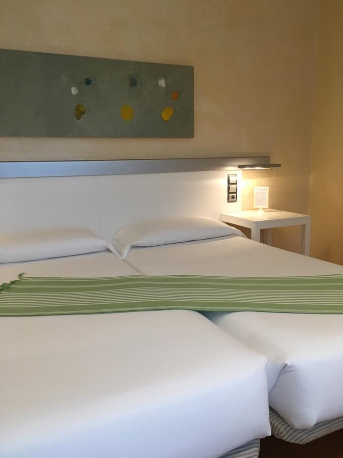 Hotel Nochendi Onís エクステリア 写真