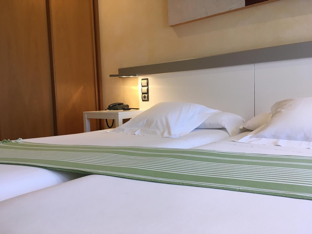 Hotel Nochendi Onís エクステリア 写真