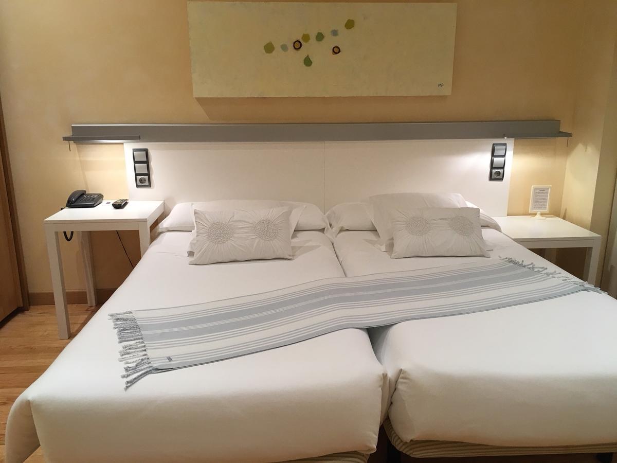 Hotel Nochendi Onís エクステリア 写真