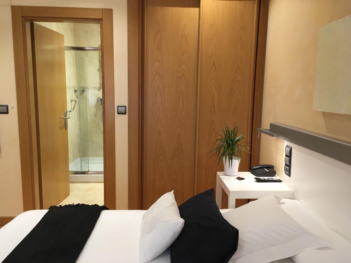 Hotel Nochendi Onís エクステリア 写真