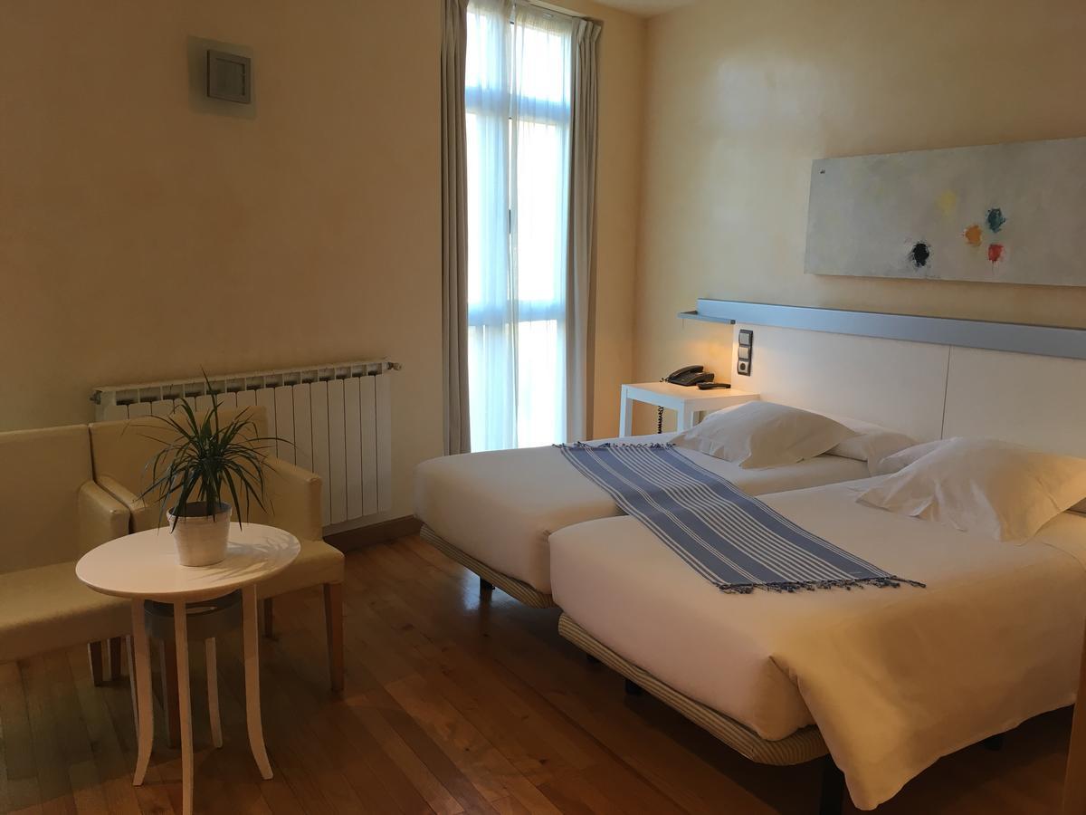 Hotel Nochendi Onís エクステリア 写真
